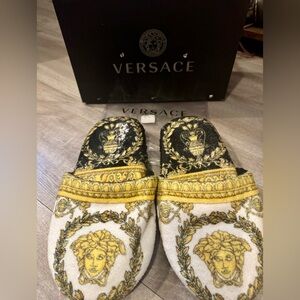 Versace I ❤️ Baroque Slippers VGUC